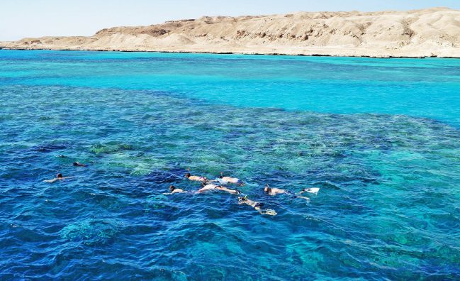 Разходка с корабче до остров Тиран